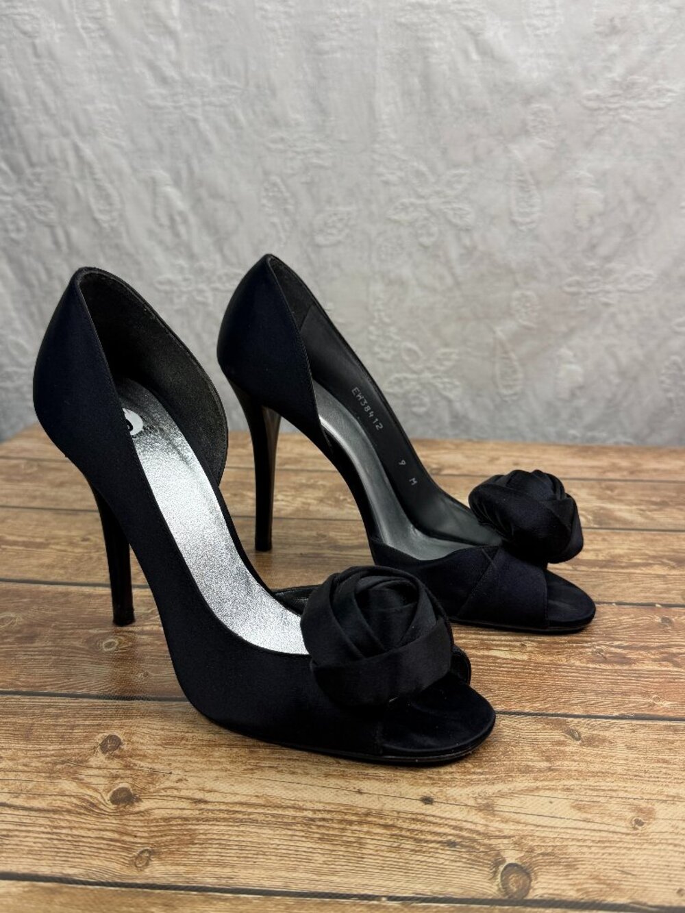 tuart Weitzman Women’s 9 Black Satin Bow Peep Toe Stiletto Pumps D’Orsay